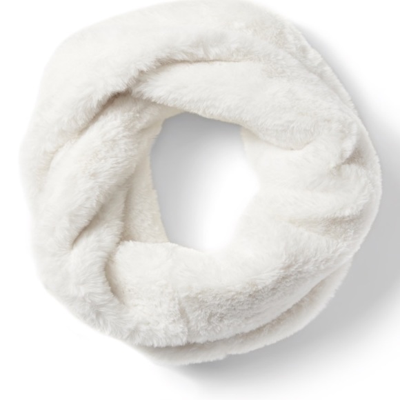 Banana Republic Accessories - NWT Banana Republic Twisted Faux Fur Snood Scarf